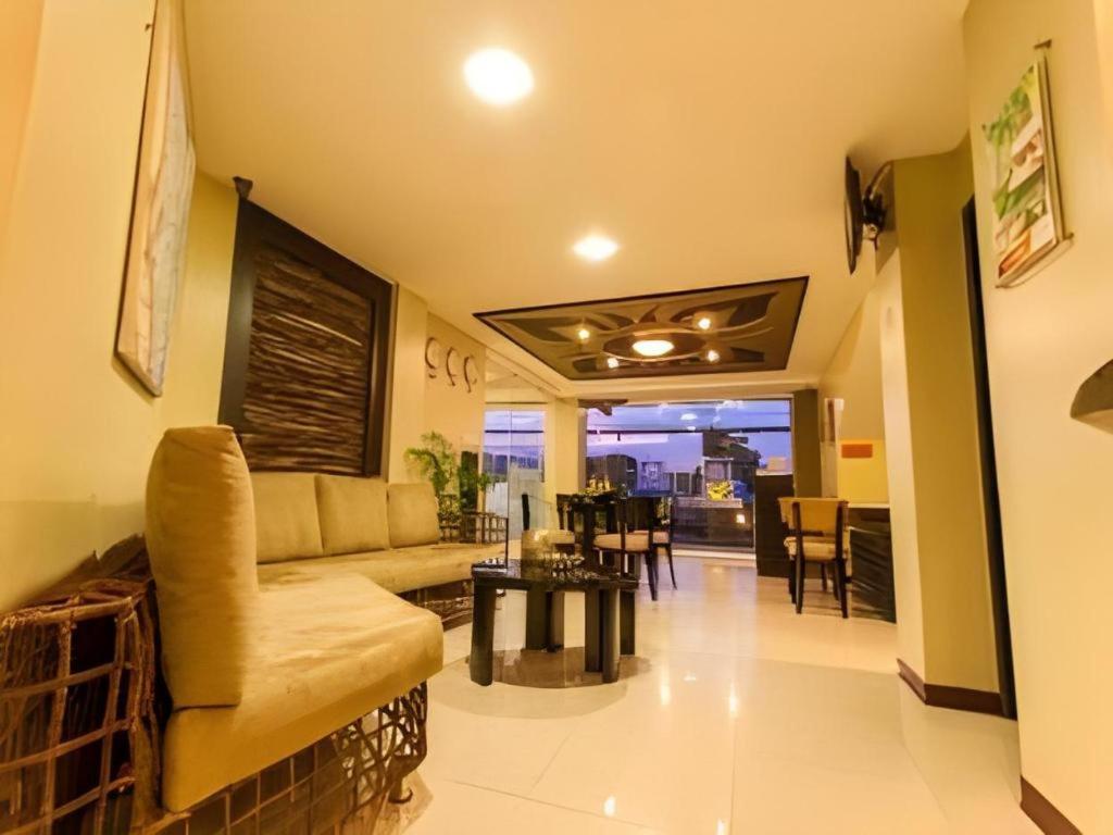 L Square Hotel Tarlac City Exterior photo