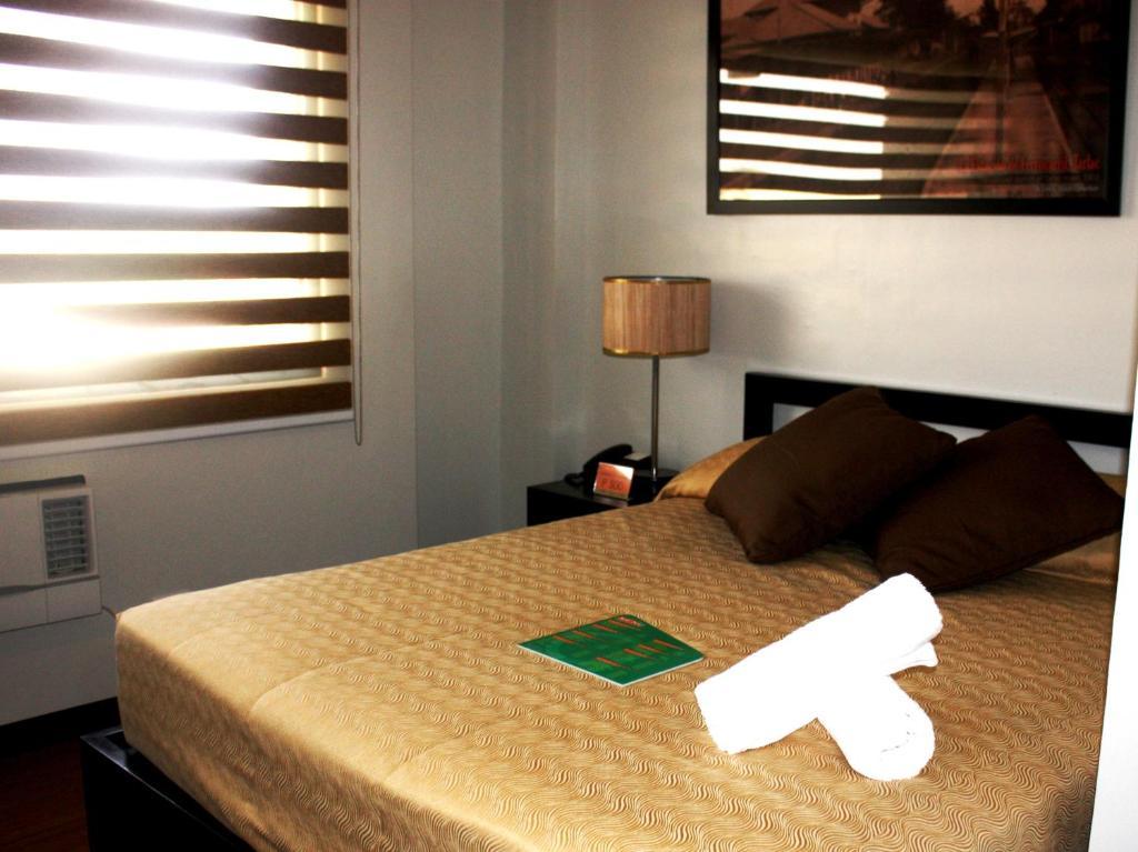 L Square Hotel Tarlac City Room photo